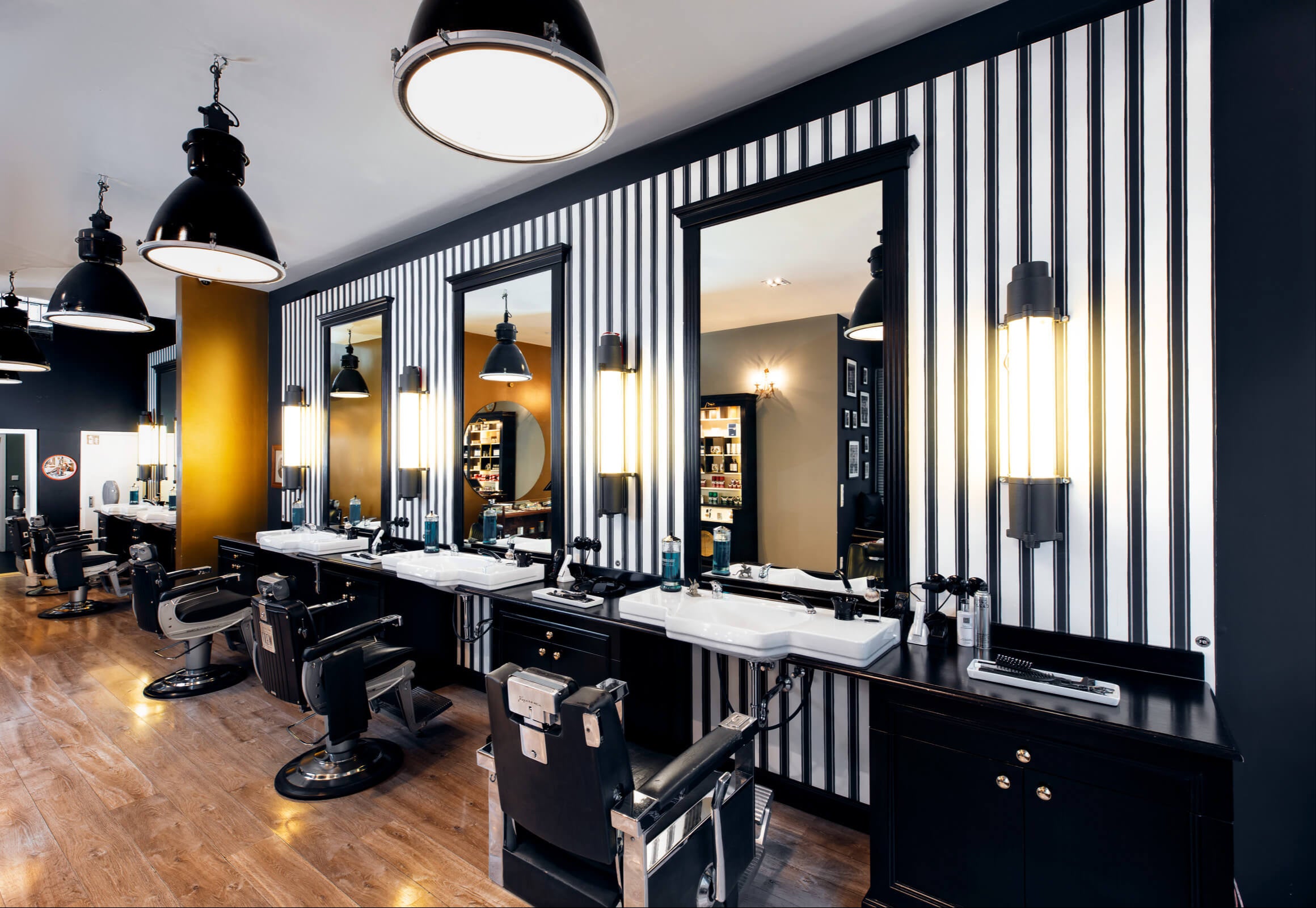 Captain's Barbershop Düsseldorf Innenansicht – Premium Herrenfriseur